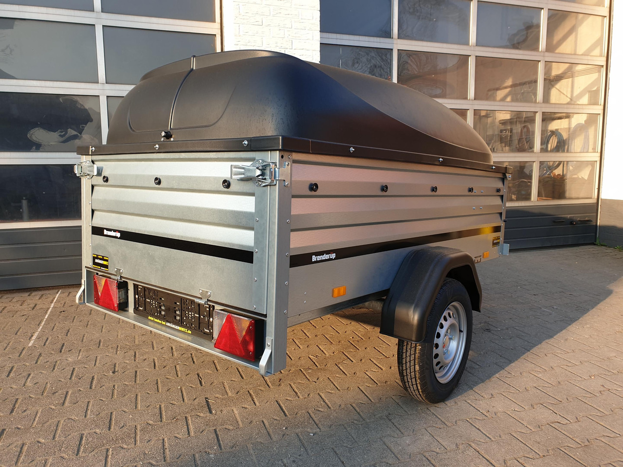 Deckelanhänger Brenderup 1205 SXLUB 750 203x116x55cm mit ABS Deckel schwarz 750kg online Aktion - Remolque de coche: foto 3 Deckelanhänger Brenderup 1205 SXLUB 750 203x116x55cm mit ABS Deckel schwarz 750kg online Aktion - Remolque de coche: foto 3