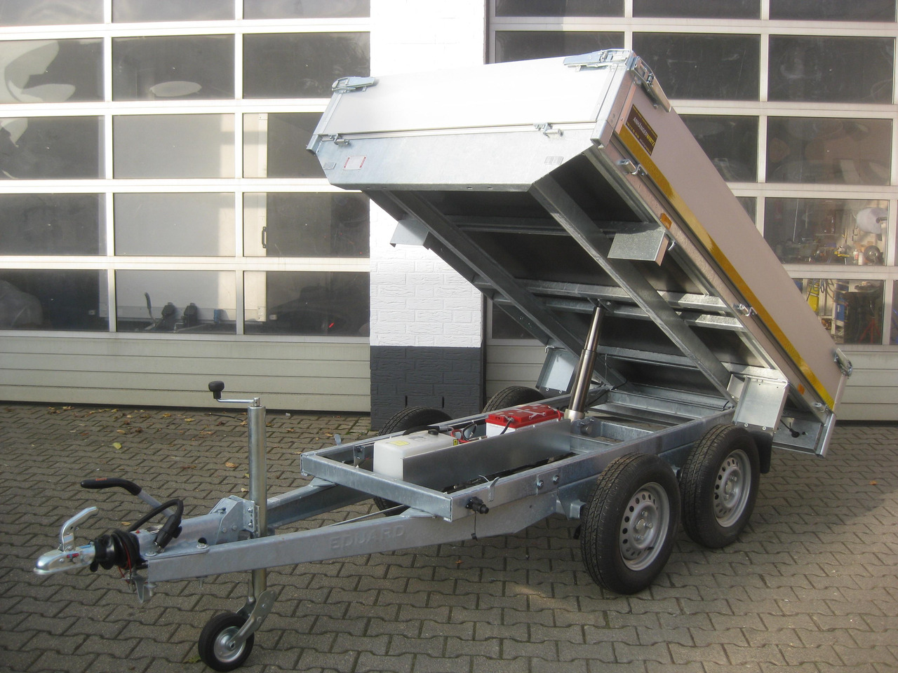 Heck Kipper 260x150x30cm Lfh: 72cm Elektrisch & NHP Funk (S) 2000kg - Remolque volquete: foto 2 Heck Kipper 260x150x30cm Lfh: 72cm Elektrisch & NHP Funk (S) 2000kg - Remolque volquete: foto 2