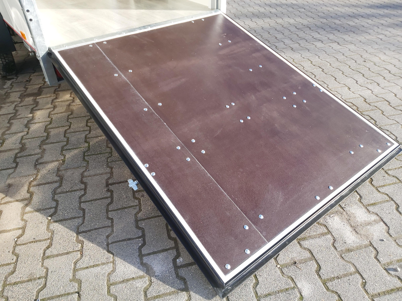 Caravana Kargo Camp TFS S Midi+ 320x150x180cm aero Seitentür Rampe Fenster+ 230V 12V 750kg Bremse 100km/H: foto 6