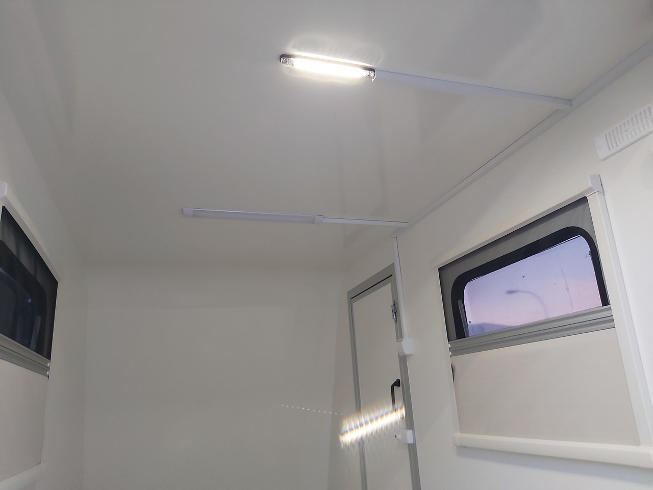 Caravana Kargo Camp TFS S Midi+ 320x150x180cm aero Seitentür Rampe Fenster+ 230V 12V 750kg Bremse 100km/H: foto 11