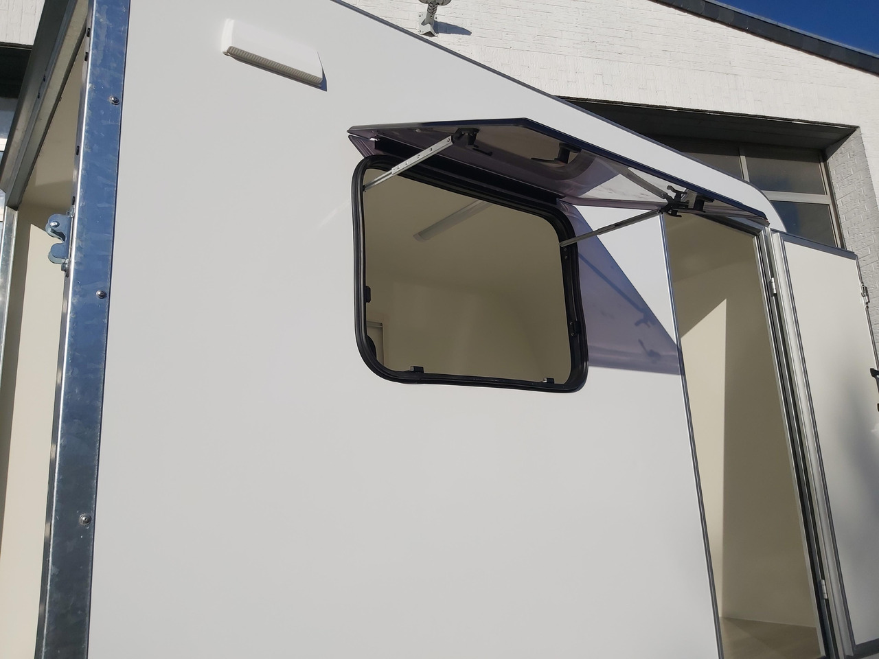 Caravana Kargo Camp TFS S Midi+ 320x150x180cm aero Seitentür Rampe Fenster+ 230V 12V 750kg Bremse 100km/H: foto 7