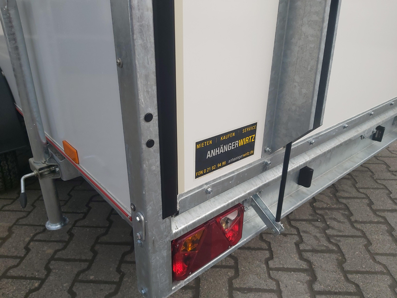 Remolque caja cerrada Koffer TFS 360T.01 2700 360x200x210cm aero Heckrampe Zurrsystem (L) 100km/h 2700kg: foto 7