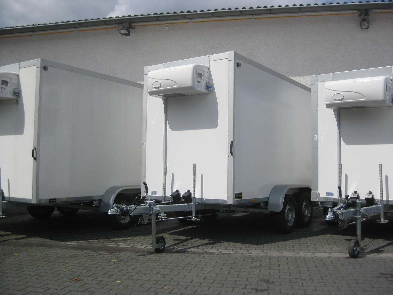 Kühlanhänger AZKF 2735/155 343x154x200cm GOVI Kühlaggregat 4 Iso 60 Frioliner Juli Aktion - Remolque frigorífico: foto 2 Kühlanhänger AZKF 2735/155 343x154x200cm GOVI Kühlaggregat 4 Iso 60 Frioliner Juli Aktion - Remolque frigorífico: foto 2