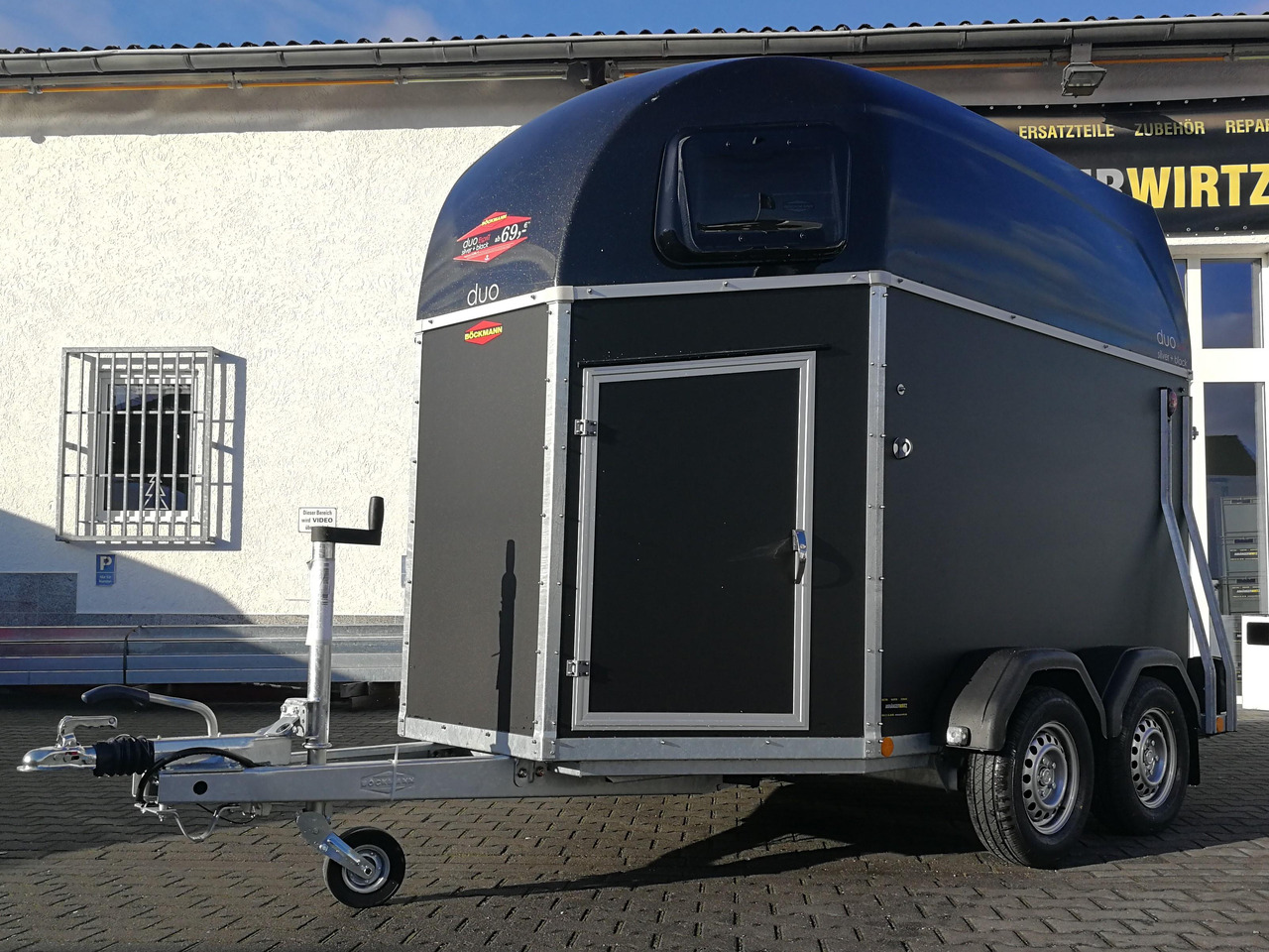 Pferdeanhänger Böckmann DUO Esprit silver black Sattelkammer Aluboden Trittschutz 2400kg 100 km/H - Remolque para caballos: foto 1 Pferdeanhänger Böckmann DUO Esprit silver black Sattelkammer Aluboden Trittschutz 2400kg 100 km/H - Remolque para caballos: foto 1