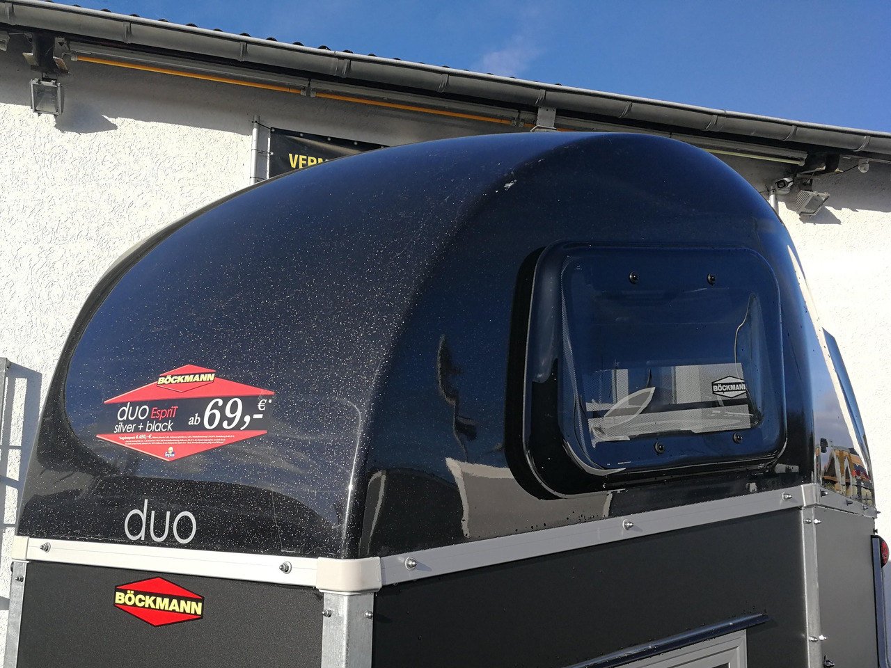 Pferdeanhänger Böckmann DUO Esprit silver black Sattelkammer Aluboden Trittschutz 2400kg 100 km/H - Remolque para caballos: foto 4 Pferdeanhänger Böckmann DUO Esprit silver black Sattelkammer Aluboden Trittschutz 2400kg 100 km/H - Remolque para caballos: foto 4