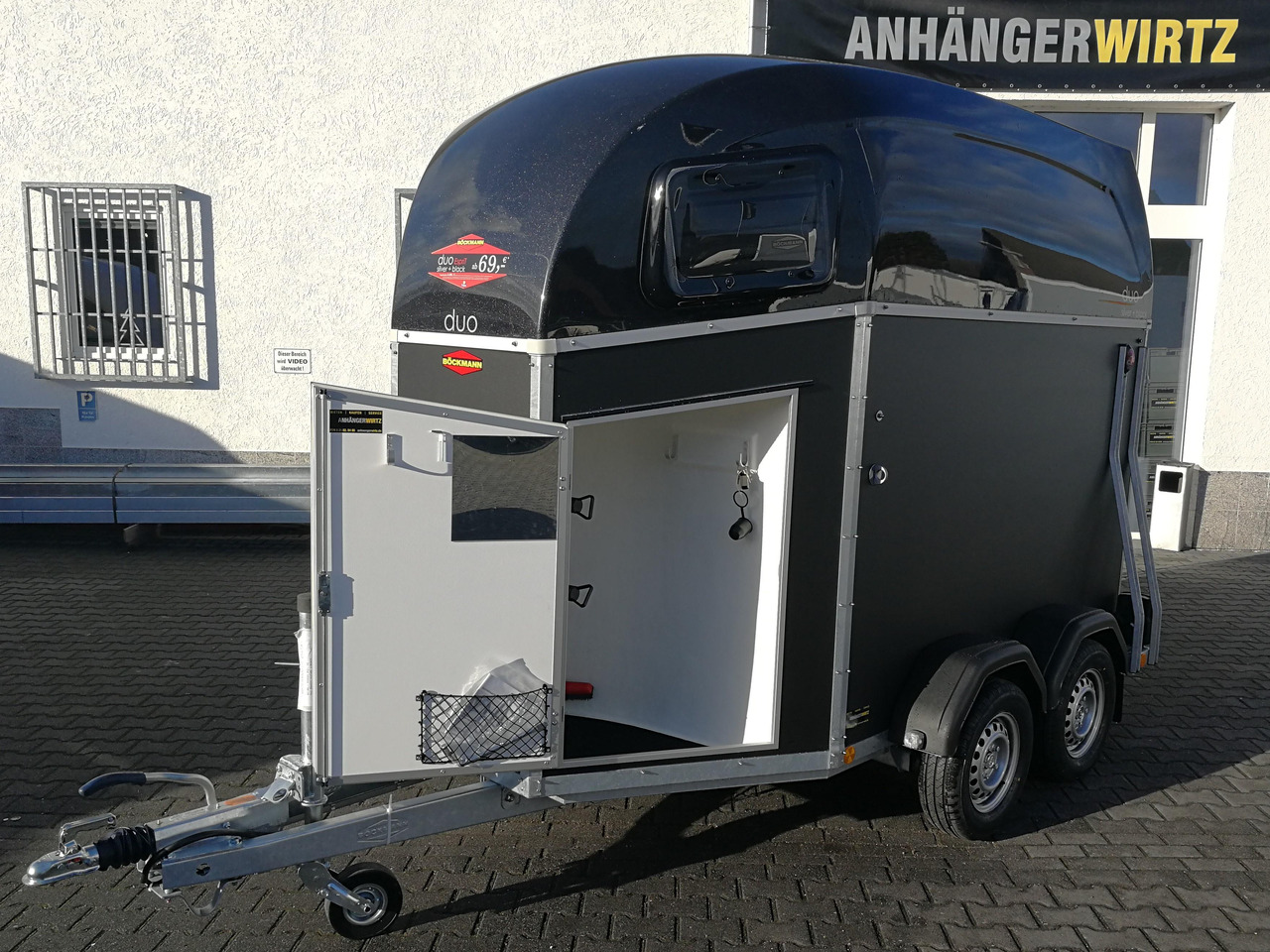 Pferdeanhänger Böckmann DUO Esprit silver black Sattelkammer Aluboden Trittschutz 2400kg 100 km/H - Remolque para caballos: foto 3 Pferdeanhänger Böckmann DUO Esprit silver black Sattelkammer Aluboden Trittschutz 2400kg 100 km/H - Remolque para caballos: foto 3
