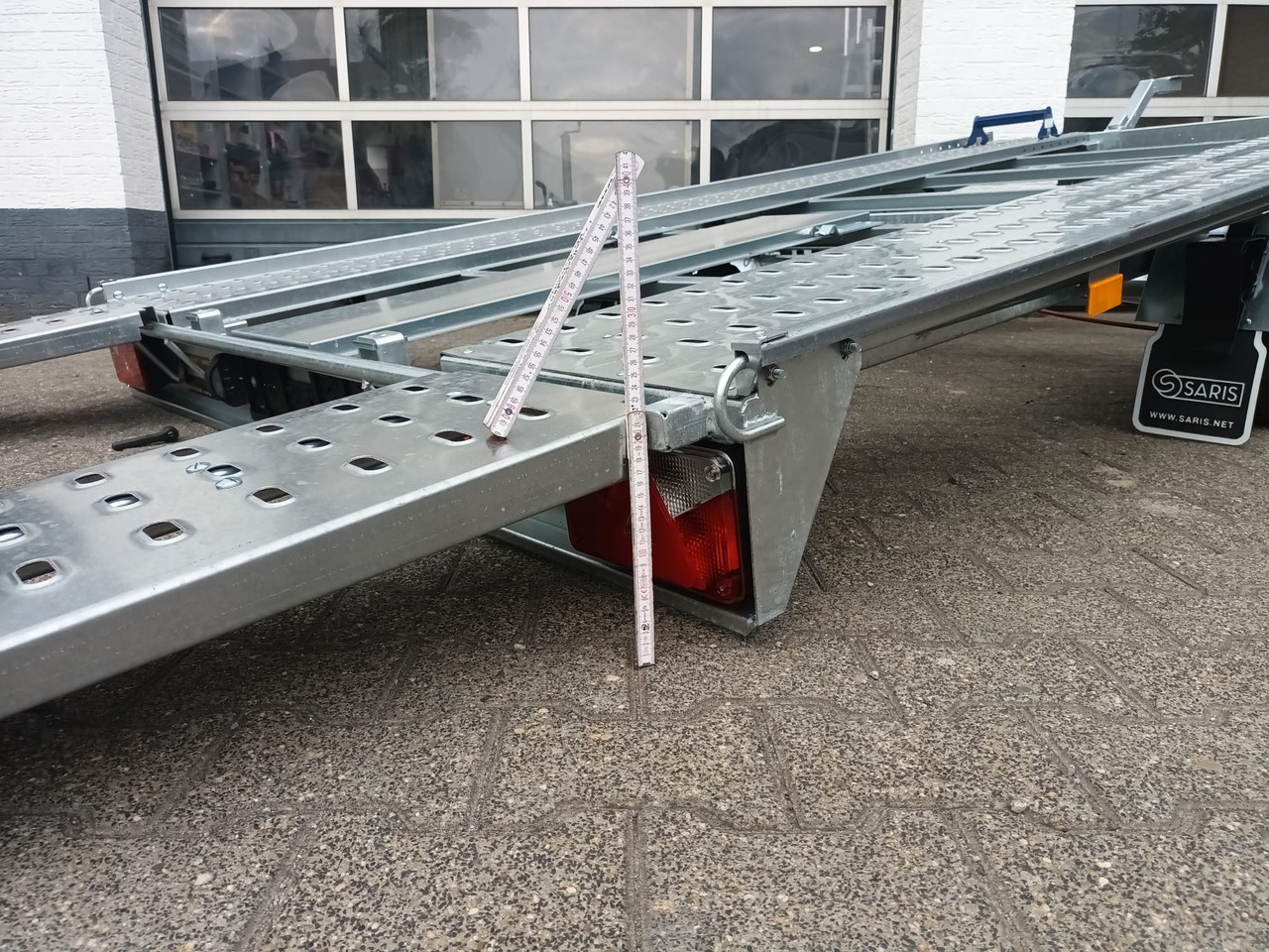 Saris Cartrailer AT 401 202 2700 2 K easyload ankippbar Rampen Fahrschienen Radstop 2700kg 100km/H - Remolque portavehículos: foto 3 Saris Cartrailer AT 401 202 2700 2 K easyload ankippbar Rampen Fahrschienen Radstop 2700kg 100km/H - Remolque portavehículos: foto 3