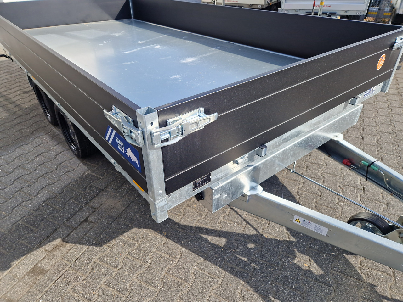 Saris Kipper K3 406 204 3500 2 HD E 406x204x35cm black Alu Auffahrrampen Stützen LED 3500kg - Remolque volquete: foto 4 Saris Kipper K3 406 204 3500 2 HD E 406x204x35cm black Alu Auffahrrampen Stützen LED 3500kg - Remolque volquete: foto 4