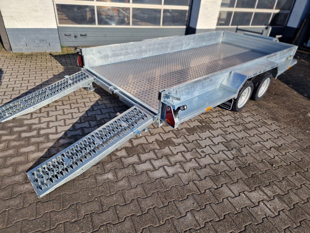 Saris Magnum MAXX 3500 406x182x30cm force one Rampen Schaufelablage 100km/H 3500kg Januar Aktion - Remolque porta maquinaria: foto 1 Saris Magnum MAXX 3500 406x182x30cm force one Rampen Schaufelablage 100km/H 3500kg Januar Aktion - Remolque porta maquinaria: foto 1