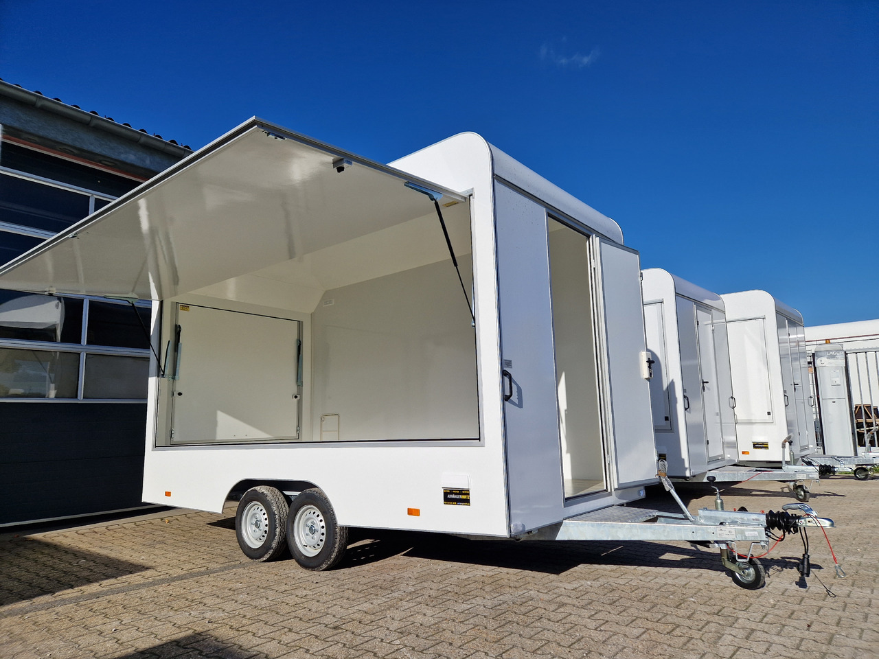 Verkaufsanhänger VK 422 200 aero retro 420x200x230cm 2 Verkaufsklappen Tür vorn (XL) 2000kg - Remolque venta ambulante: foto 3 Verkaufsanhänger VK 422 200 aero retro 420x200x230cm 2 Verkaufsklappen Tür vorn (XL) 2000kg - Remolque venta ambulante: foto 3