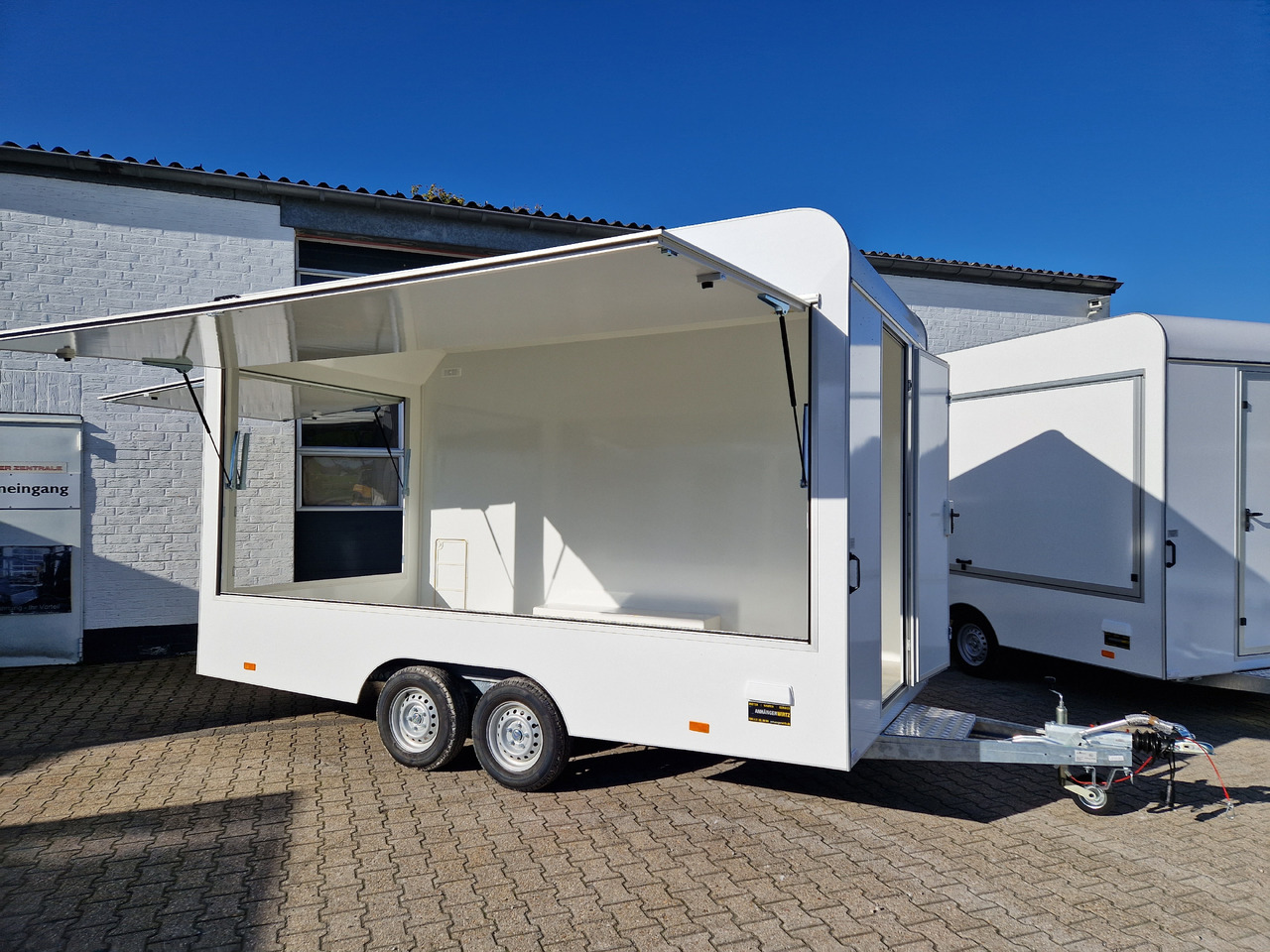 Verkaufsanhänger VK 422 200 aero retro 420x200x230cm 2 Verkaufsklappen Tür vorn (XL) 2000kg - Remolque venta ambulante: foto 1 Verkaufsanhänger VK 422 200 aero retro 420x200x230cm 2 Verkaufsklappen Tür vorn (XL) 2000kg - Remolque venta ambulante: foto 1