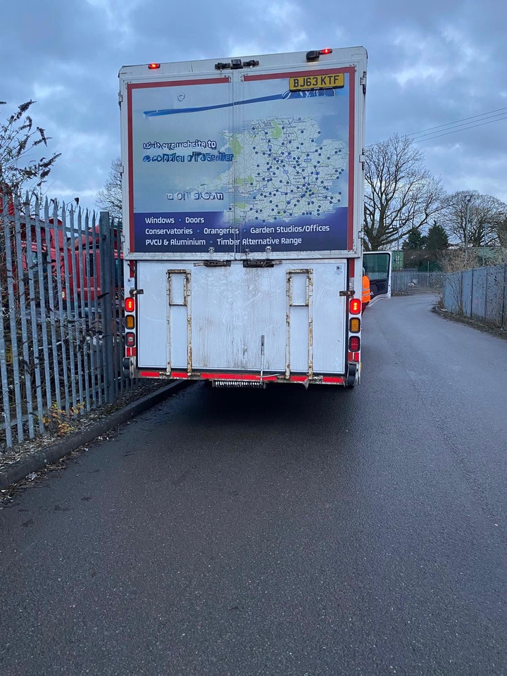 Scania P230 4x2 - Furgoneta caja cerrada: foto 4 Scania P230 4x2 - Furgoneta caja cerrada: foto 4