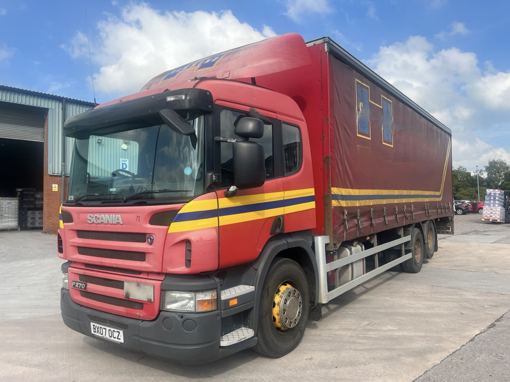 Scania P270 6x2 Curtain side. - Camión lona: foto 1 Scania P270 6x2 Curtain side. - Camión lona: foto 1