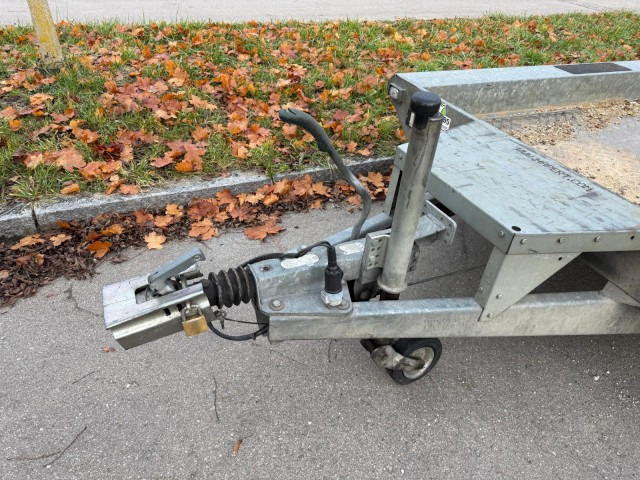 Hapert Indigo LF Baumaschinenanhänger 3,0 to. 3000 x 1500 x 300 mm - Remolque de coche: foto 2 Hapert Indigo LF Baumaschinenanhänger 3,0 to. 3000 x 1500 x 300 mm - Remolque de coche: foto 2