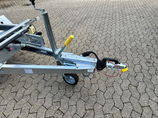 Humbaur 3-Seitenkipper HTK 2700.27 E-Pumpe Alu, 2670 x 1500 x 350 mm, 2,7 to. - Remolque volquete: foto 2 Humbaur 3-Seitenkipper HTK 2700.27 E-Pumpe Alu, 2670 x 1500 x 350 mm, 2,7 to. - Remolque volquete: foto 2