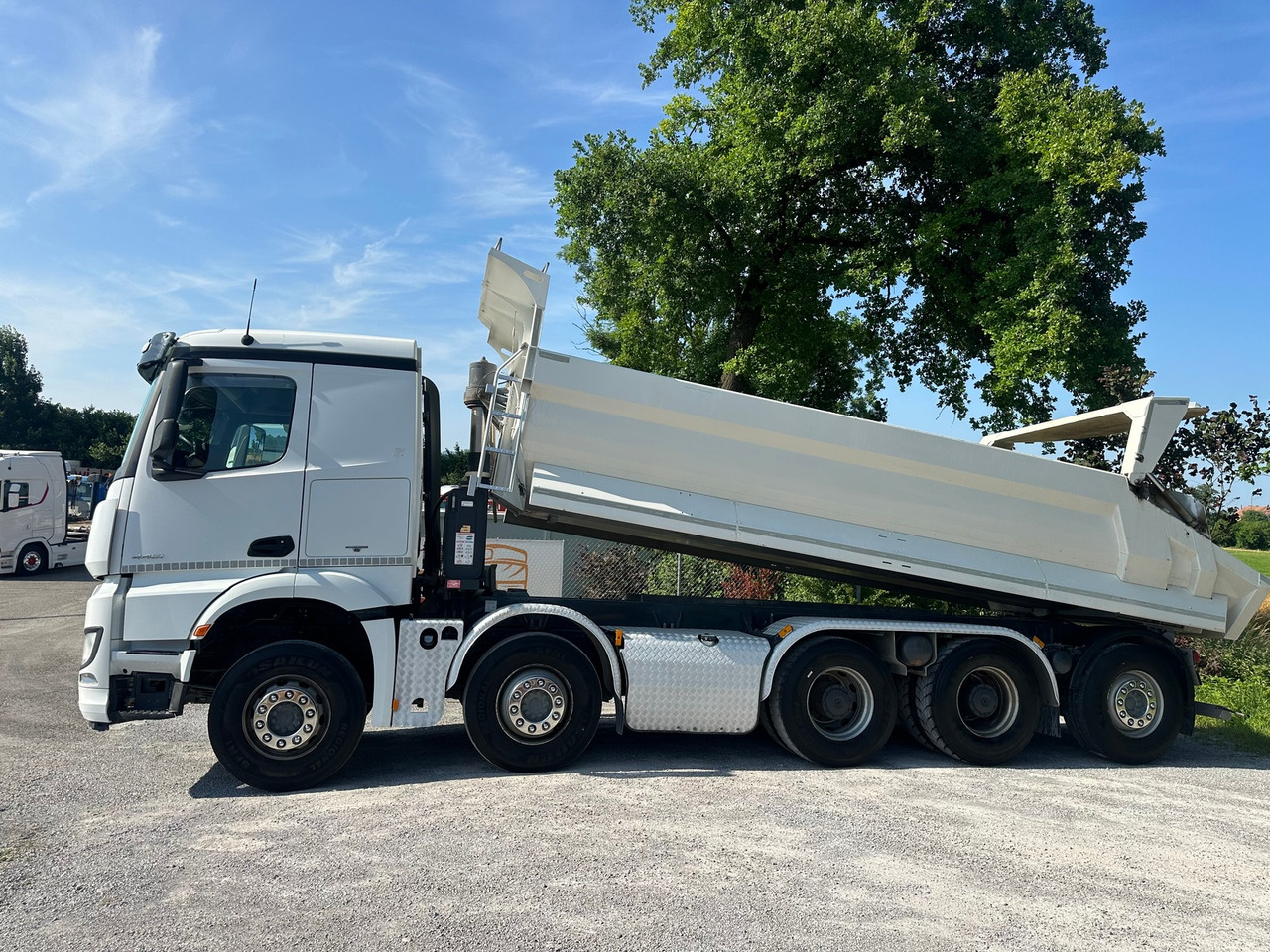 MERCEDES-BENZ Arocs 4451 10x4 Kipper - Camión volquete: foto 2 MERCEDES-BENZ Arocs 4451 10x4 Kipper - Camión volquete: foto 2