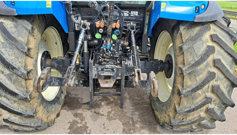 New Holland T 4.105 - Tractor: foto 5 New Holland T 4.105 - Tractor: foto 5
