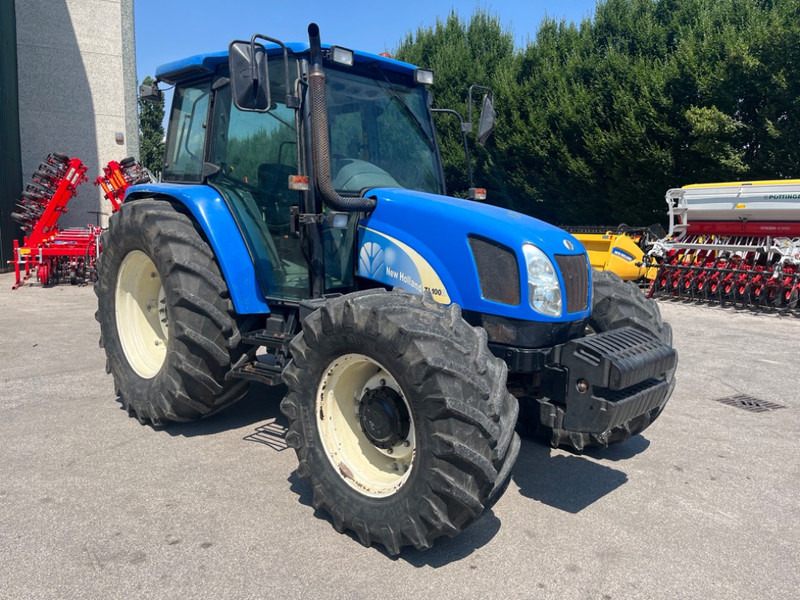 New Holland TL 100 A - Tractor: foto 3 New Holland TL 100 A - Tractor: foto 3
