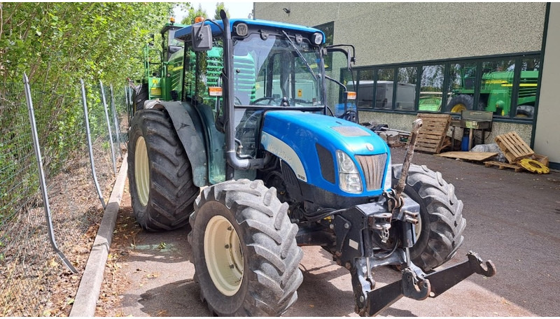 New Holland TN 95 D A - Tractor: foto 1 New Holland TN 95 D A - Tractor: foto 1