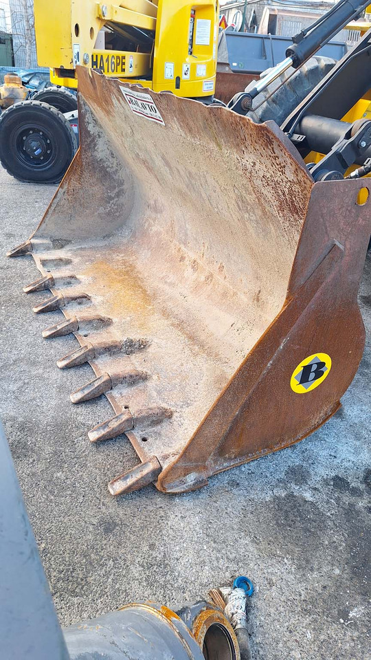 Loader bucket BOE 2400 mm for 12-15 ton wheel loaders - Cazo cargador para Cargadora de ruedas: foto 2 Loader bucket BOE 2400 mm for 12-15 ton wheel loaders - Cazo cargador para Cargadora de ruedas: foto 2