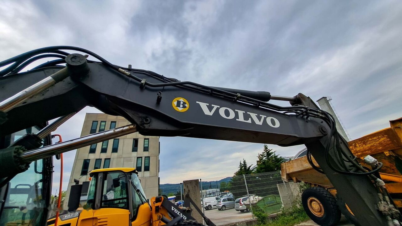 Volvo boom arm 14693314 Volvo EWR150E - Brazo para Excavadora: foto 1 Volvo boom arm 14693314 Volvo EWR150E - Brazo para Excavadora: foto 1