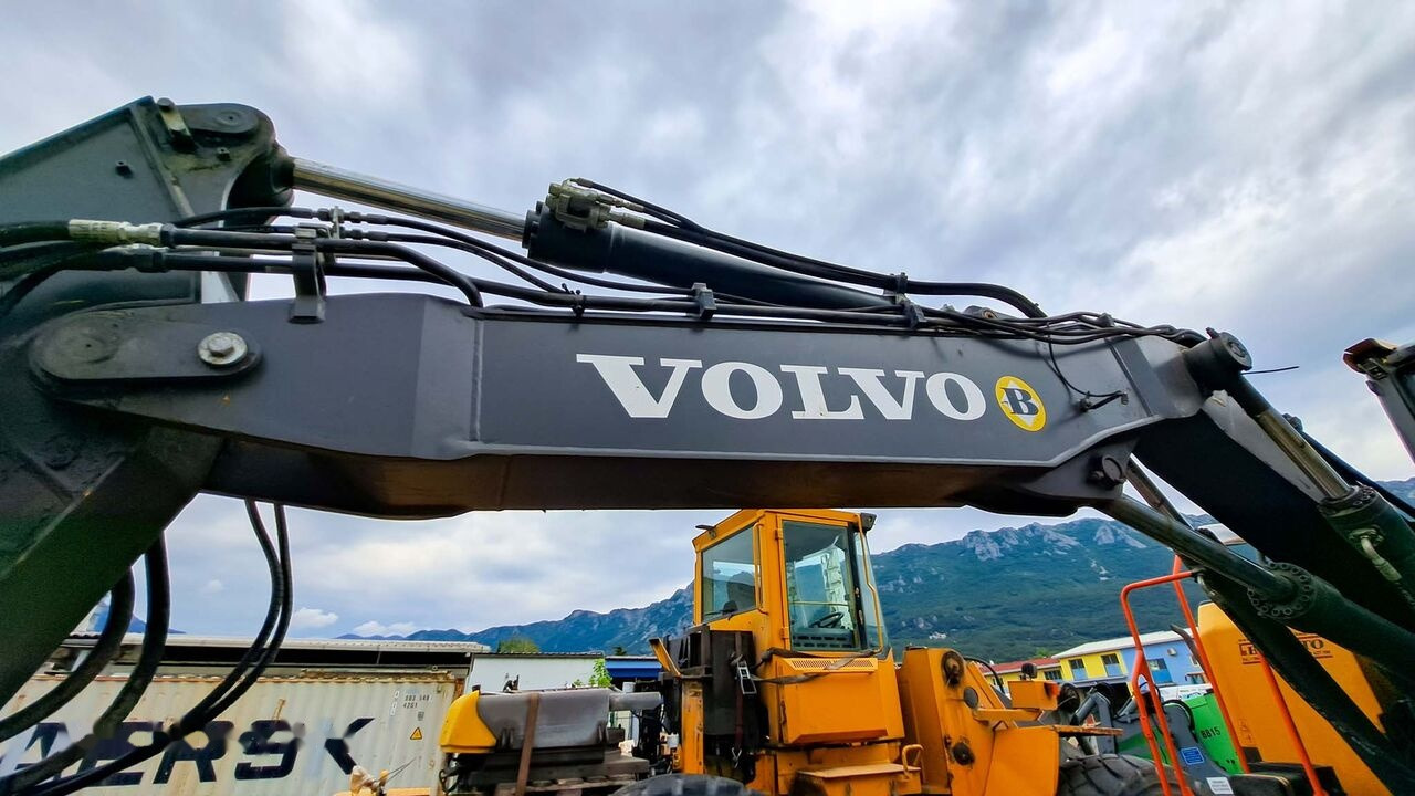 Volvo boom arm 14693314 Volvo EWR150E - Brazo para Excavadora: foto 2 Volvo boom arm 14693314 Volvo EWR150E - Brazo para Excavadora: foto 2