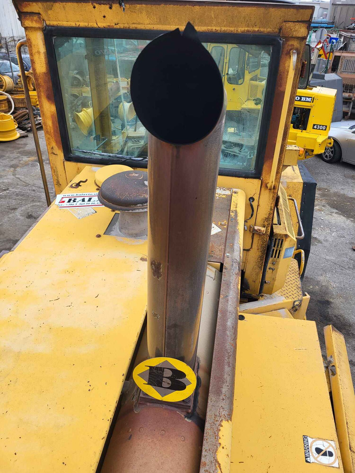 Volvo exhaust pipe - Tubo de escape para Cargadora: foto 1 Volvo exhaust pipe - Tubo de escape para Cargadora: foto 1