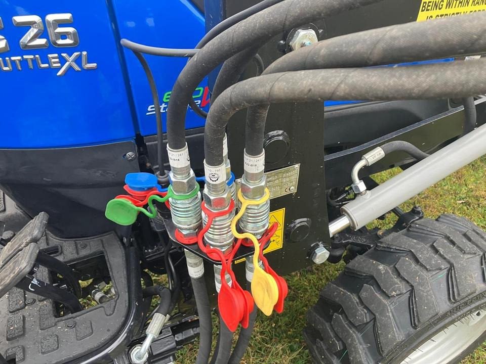 Kleintraktor Solis S26 Shuttle XL mit Frontlader - Mini tractor: foto 4 Kleintraktor Solis S26 Shuttle XL mit Frontlader - Mini tractor: foto 4