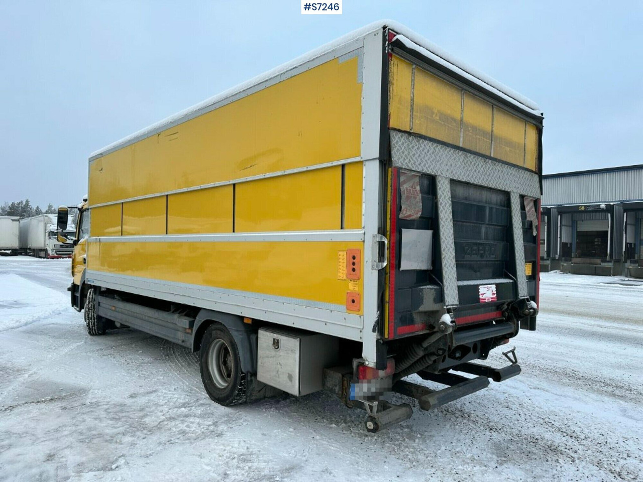 Box truck Mercedes Benz Atego 1523 with high and sinkable roof - Camión caja cerrada: foto 4 Box truck Mercedes Benz Atego 1523 with high and sinkable roof - Camión caja cerrada: foto 4