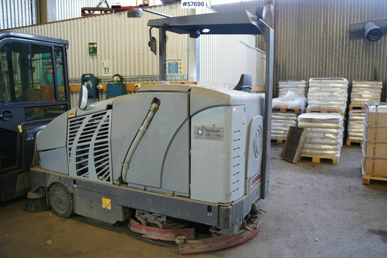 Cleaning machine Nilfisk CR1200 rep.object - Barredora vial: foto 2 Cleaning machine Nilfisk CR1200 rep.object - Barredora vial: foto 2