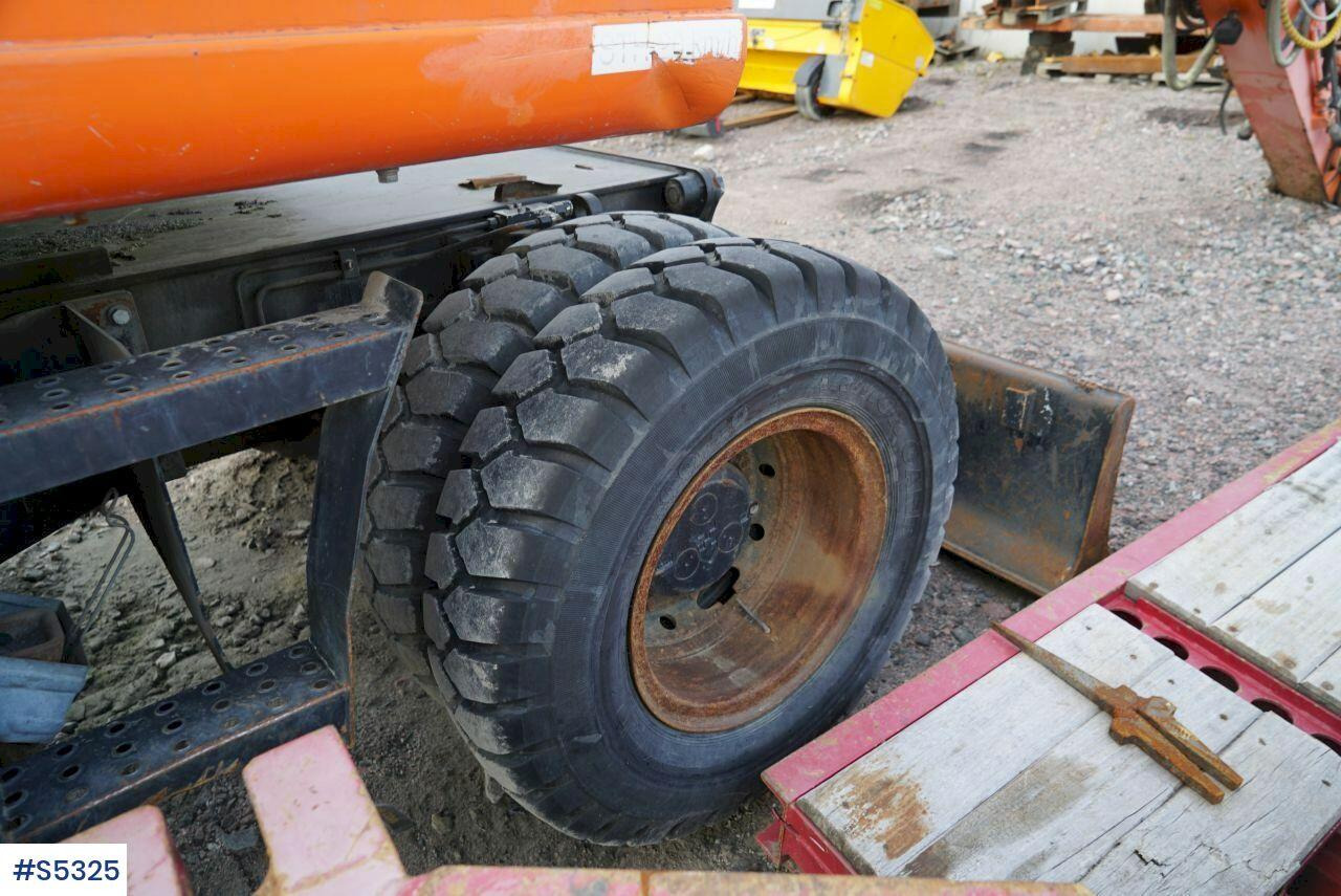 EXCAVATOR Hitachi EX165W with tools - Excavadora: foto 4 EXCAVATOR Hitachi EX165W with tools - Excavadora: foto 4