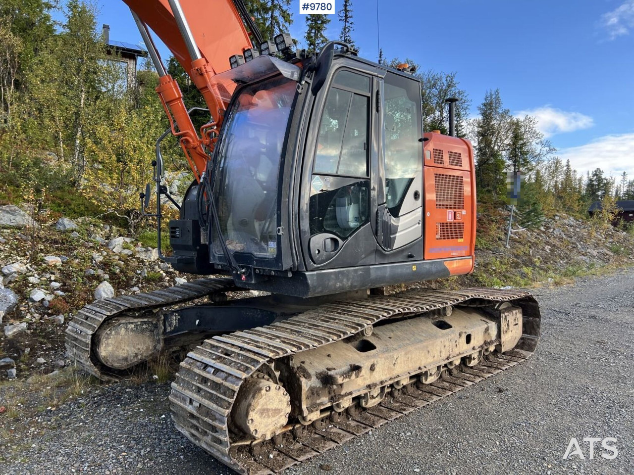 Excavadora de cadenas Hitachi ZX 225 US LC-L with excavation system and attachments: foto 14