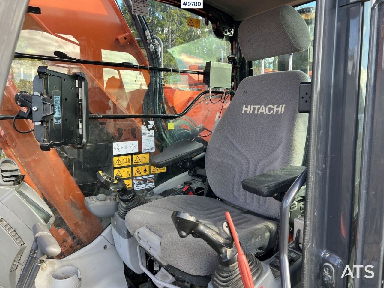 Excavadora de cadenas Hitachi ZX 225 US LC-L with excavation system and attachments: foto 6