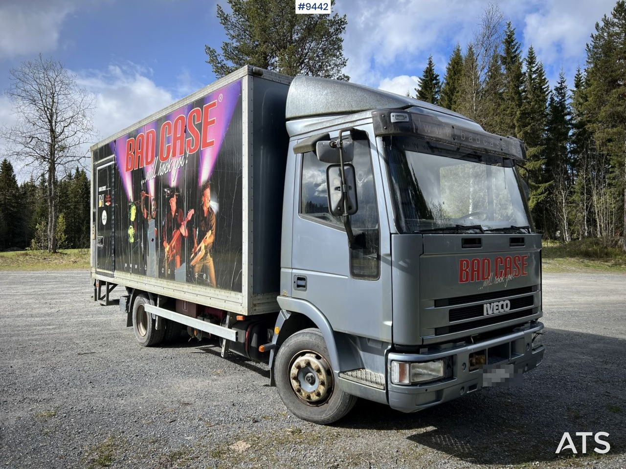IVECO 85 E18 Box Truck with tail lift (VIDEO) - Camión caja cerrada: foto 1 IVECO 85 E18 Box Truck with tail lift (VIDEO) - Camión caja cerrada: foto 1