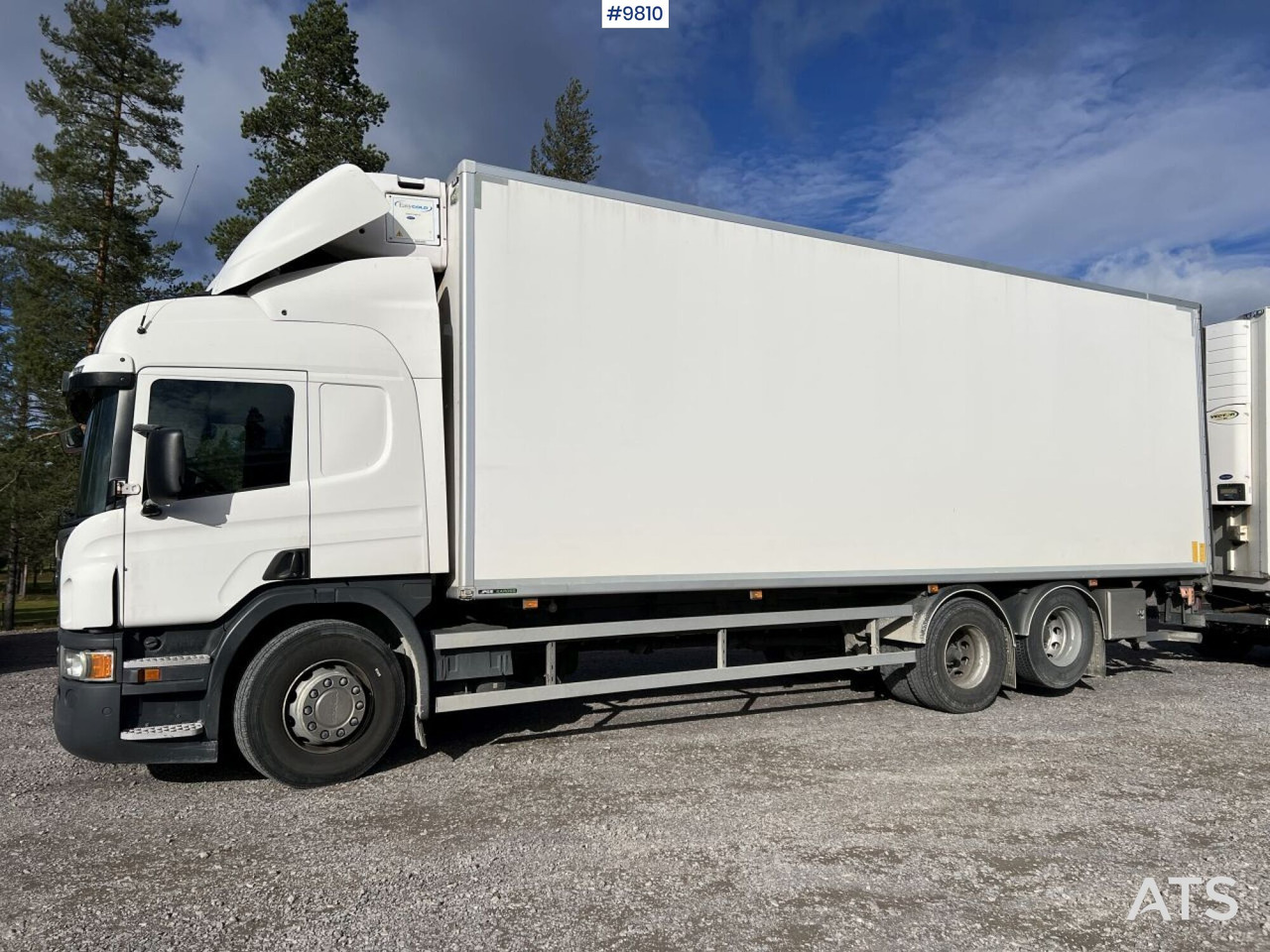 Camión caja cerrada Scania P400 Box truck with tail lift: foto 7