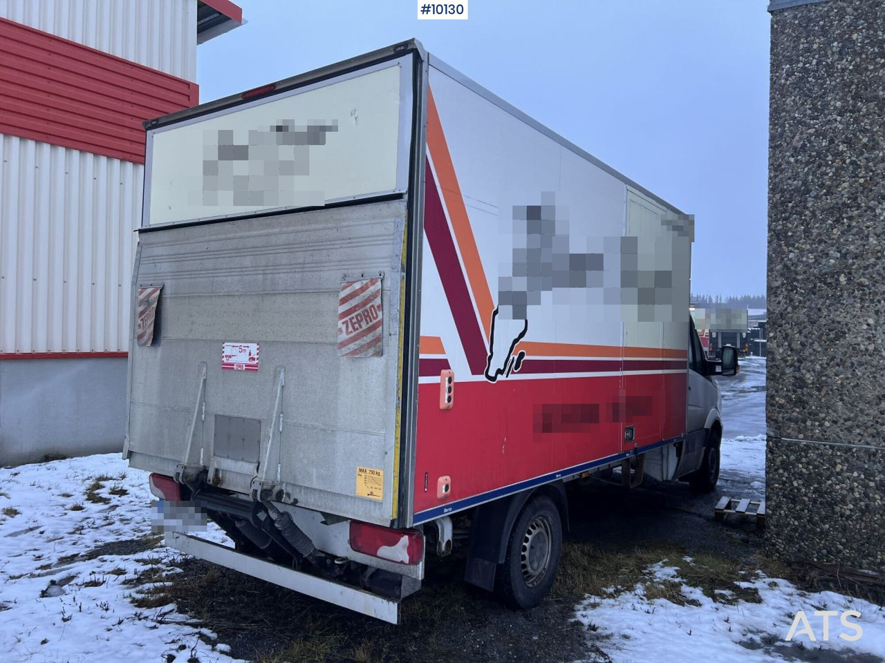 VW Volkswagen Crafter van with tailgate lift - Reparation OBJECT - Furgoneta caja cerrada: foto 4 VW Volkswagen Crafter van with tailgate lift - Reparation OBJECT - Furgoneta caja cerrada: foto 4