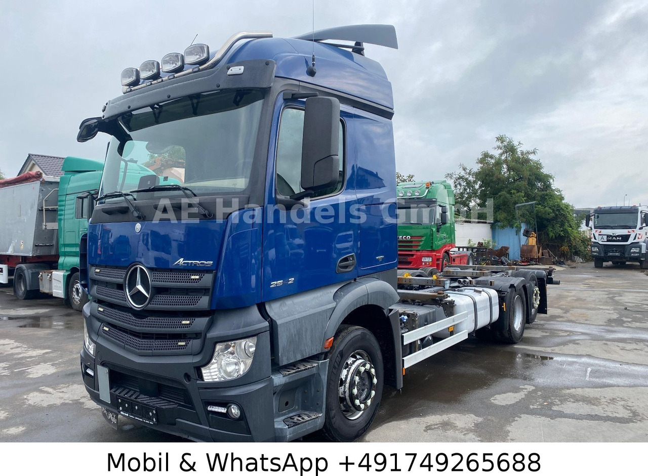 Mercedes-Benz Benz Actros IV 2542 L LL 6x2 *Retarder/Lift/LDW - Camión portacontenedore/ Intercambiable: foto 3 Mercedes-Benz Benz Actros IV 2542 L LL 6x2 *Retarder/Lift/LDW - Camión portacontenedore/ Intercambiable: foto 3