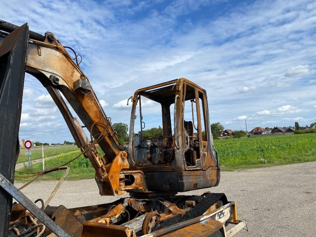Takeuchi TB 250 + Brise roche et Godets endommagée - Miniexcavadora: foto 5 Takeuchi TB 250 + Brise roche et Godets endommagée - Miniexcavadora: foto 5