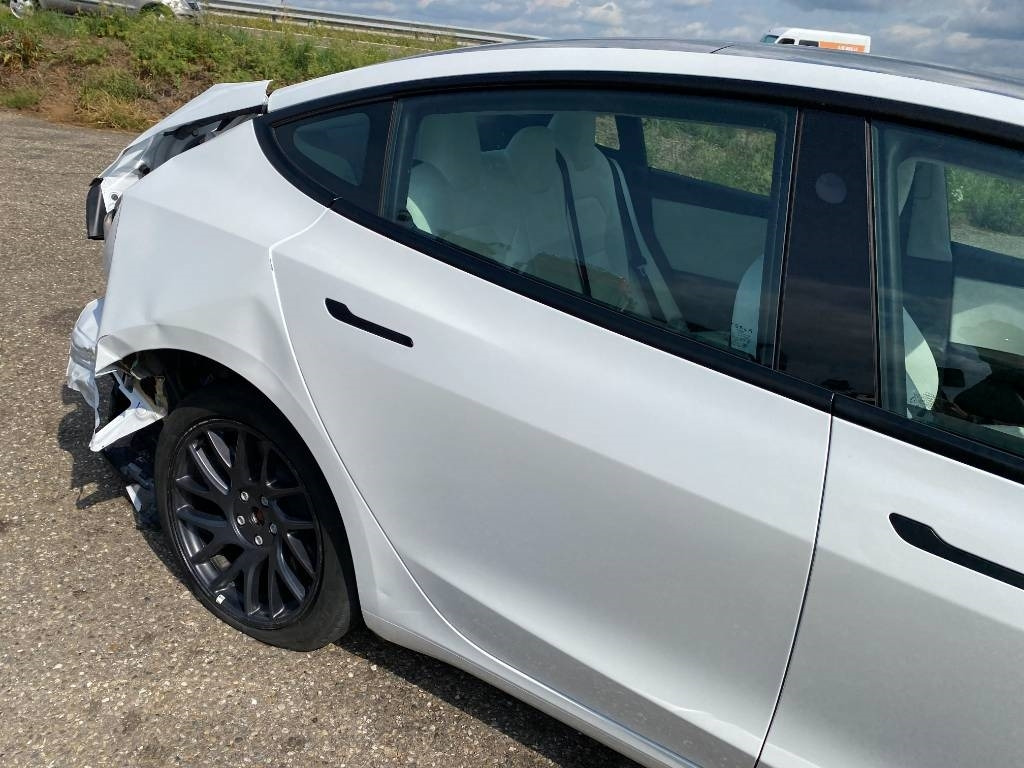 Coche Tesla MODEL 3 5YJ3 Carte Grise Française endommagée: foto 42