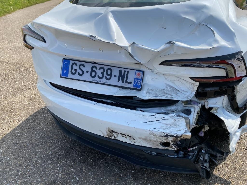 Coche Tesla MODEL 3 5YJ3 Carte Grise Française endommagée: foto 37