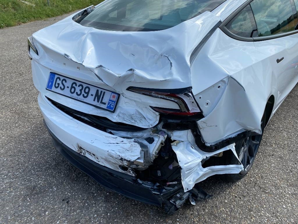 Coche Tesla MODEL 3 5YJ3 Carte Grise Française endommagée: foto 9