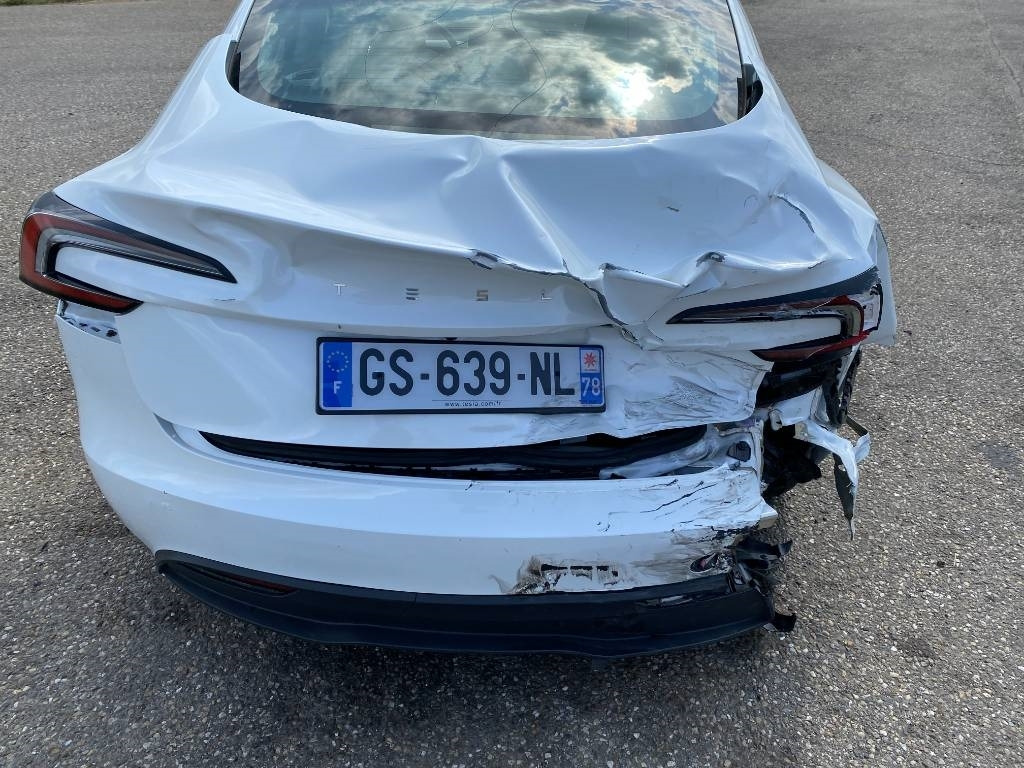 Coche Tesla MODEL 3 5YJ3 Carte Grise Française endommagée: foto 10