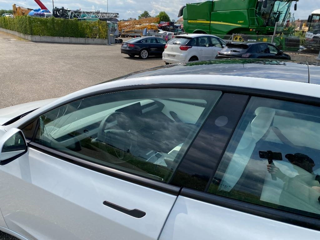 Coche Tesla MODEL 3 5YJ3 Carte Grise Française endommagée: foto 26