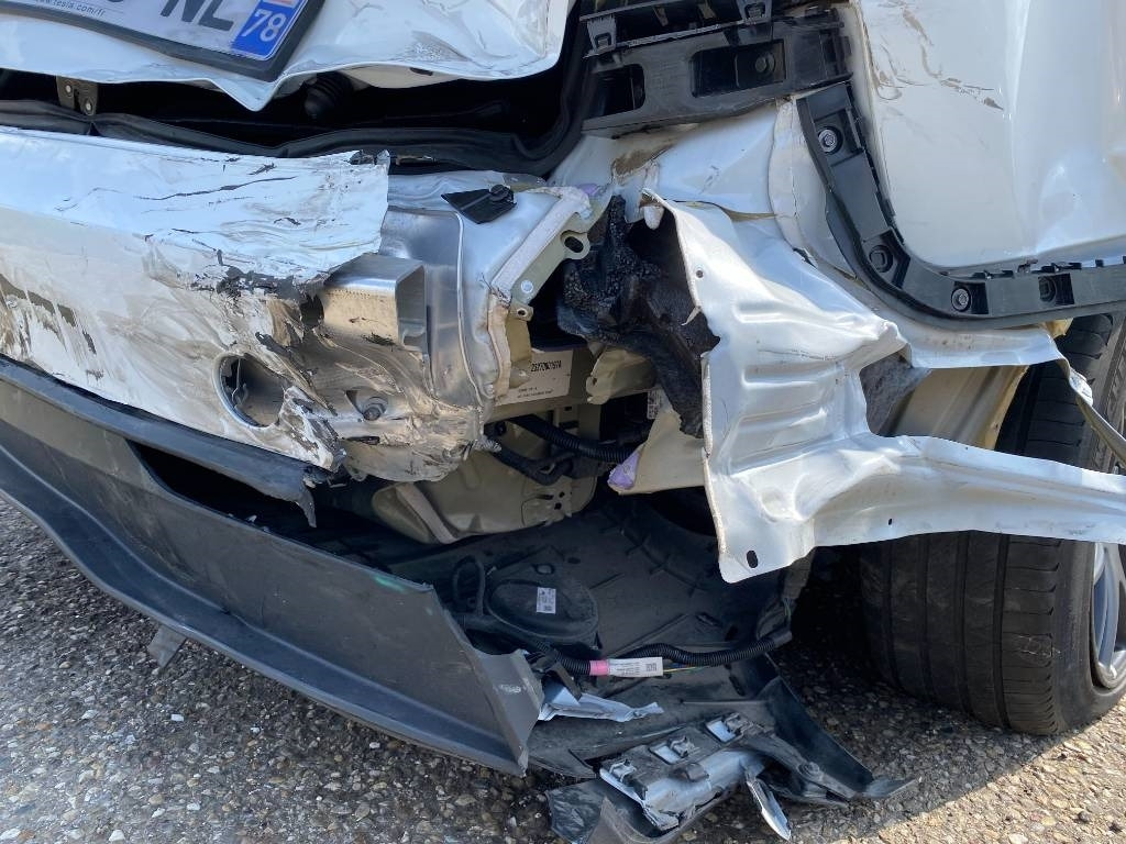 Coche Tesla MODEL 3 5YJ3 Carte Grise Française endommagée: foto 39