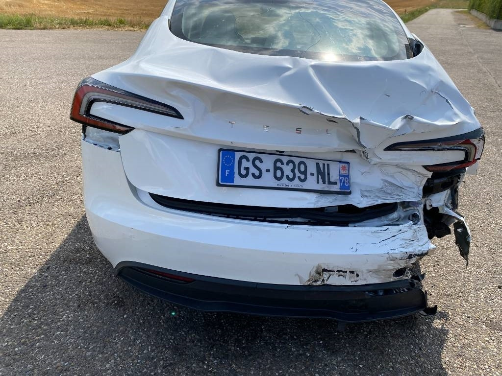 Coche Tesla MODEL 3 5YJ3 Carte Grise Française endommagée: foto 36