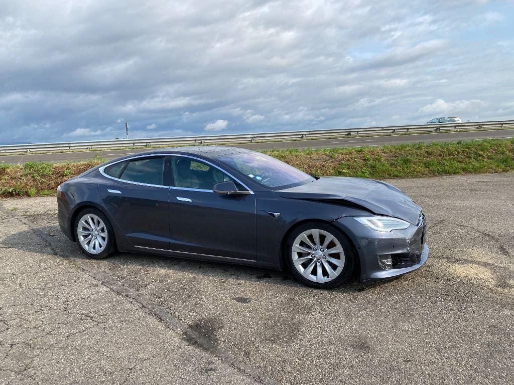 Tesla MODEL S 100D Carte Grise Française endommagée - Coche: foto 3 Tesla MODEL S 100D Carte Grise Française endommagée - Coche: foto 3