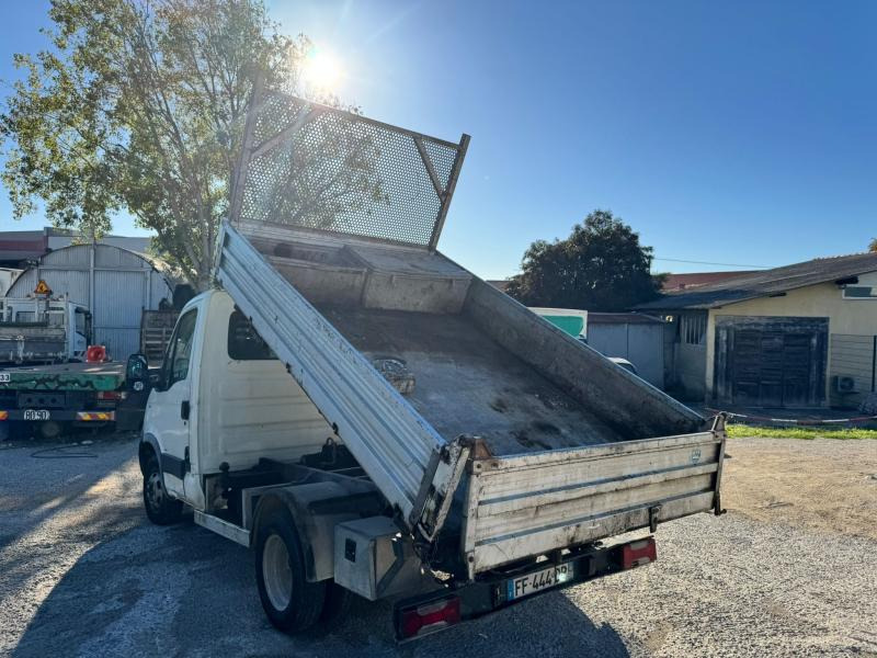 Iveco Daily 35C15 - Volquete furgoneta: foto 2 Iveco Daily 35C15 - Volquete furgoneta: foto 2