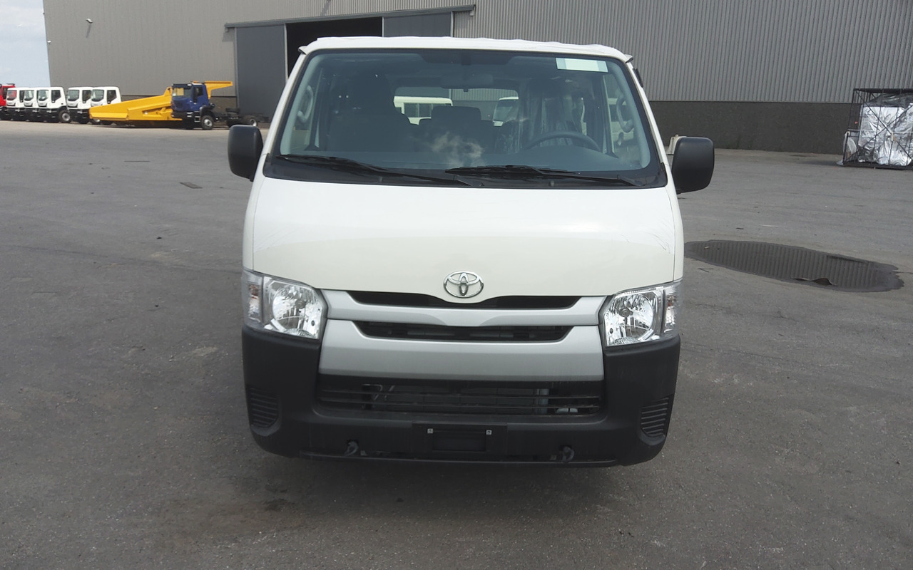 Toyota Hiace STANDARD ROOF 2.5L Diesel Manual - Minibús, Furgoneta de pasajeros: foto 2 Toyota Hiace STANDARD ROOF 2.5L Diesel Manual - Minibús, Furgoneta de pasajeros: foto 2