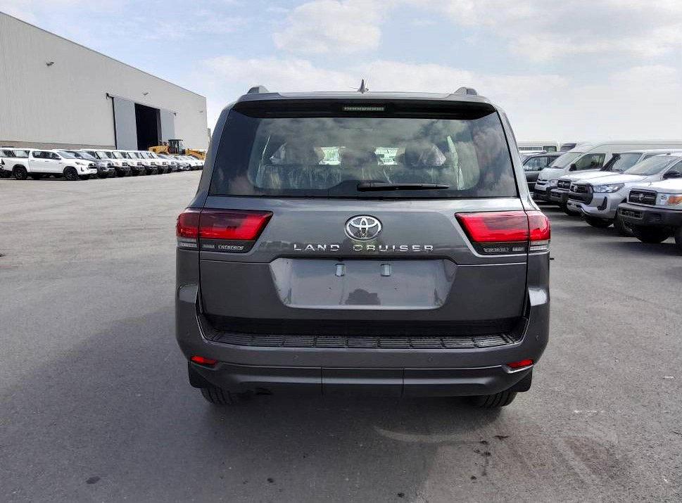 Toyota Land Cruiser 300 V6 VXR ZX 7 SEATERS / PLACES 3.5L Petrol Automatic AEOB - Coche: foto 4 Toyota Land Cruiser 300 V6 VXR ZX 7 SEATERS / PLACES 3.5L Petrol Automatic AEOB - Coche: foto 4