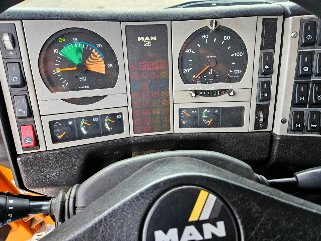 Camión volquete MAN FE 19.310 4x4 BL Winterdienst Band Streuer: foto 8 Camión volquete MAN FE 19.310 4x4 BL Winterdienst Band Streuer: foto 8